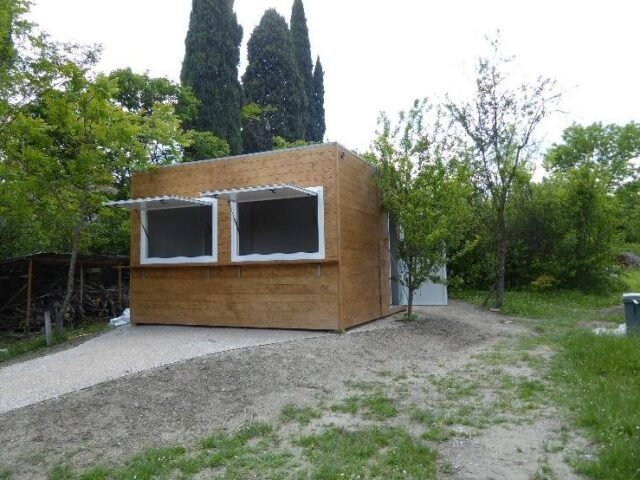 Chiosco Bar Prefabbricato Rivestito in Legno